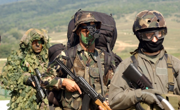 Унгария праща армията на границата 