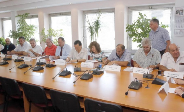 Коалиция "БСП лява България" подписа меморандум за сътрудничество за местните избори