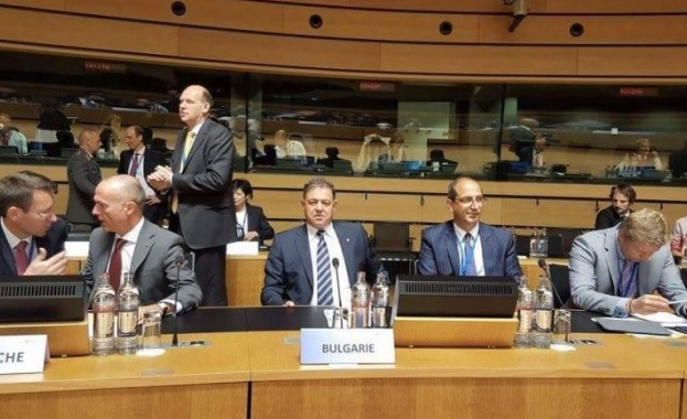 Ненчев: Европейските държави трябва да действат заедно за справяне с бежанската вълна