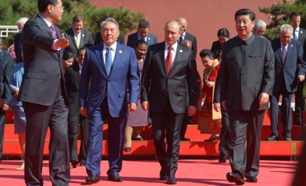 Посещението на Путин в Пекин: Военен парад и нови споразумения с Китай