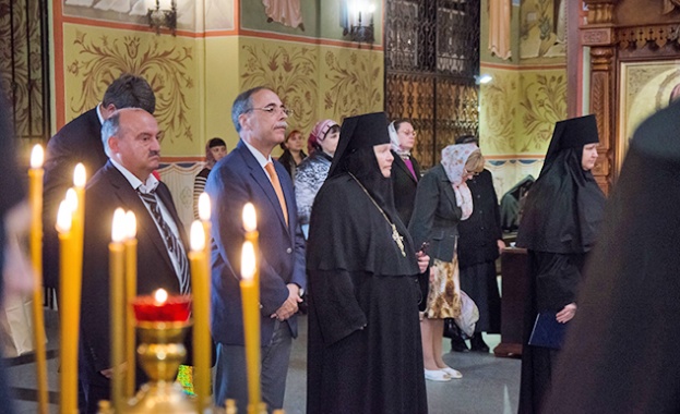 Посланик Бойко Коцев подари на Иверския манастир икона като на руския президент 