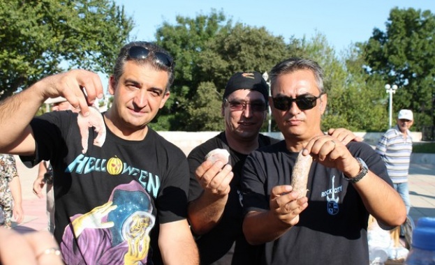 Кметът на Елена триумфира на „Миден и рибен фест" в Каварна 