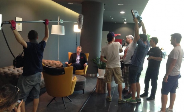 Калин Врачански и AVON отправят специално предизвикателство към влогъри