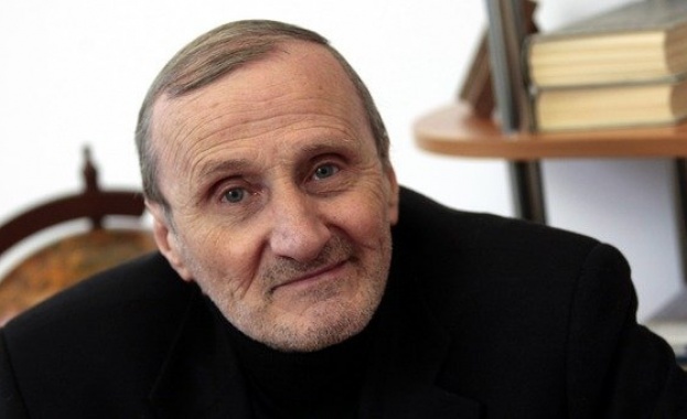 В. Вацев: Обществото не може да свикне с колониалната смрад, която се носи от политическия елит