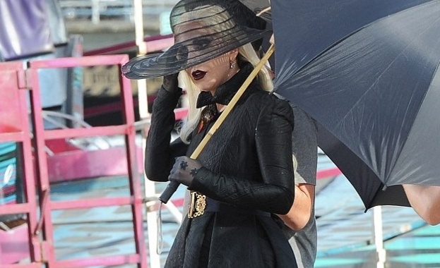 Лейди Гага в зловещи одежди