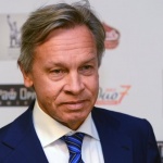 Пушков иронизира призива на Елтън Джон към Украйна