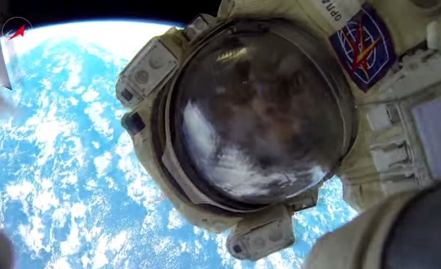 Руски космонавти заснеха зашеметяващо видео от открития космос (видео)
