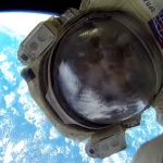 Руски космонавти заснеха зашеметяващо видео от открития космос (видео)