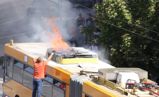 Тролей се запали в центъра на София