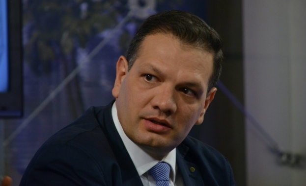 П. Славов: Едва 0,5% от хората на минимална заплата са се възползвали от данъчната преференция от мандата „Орешарски“