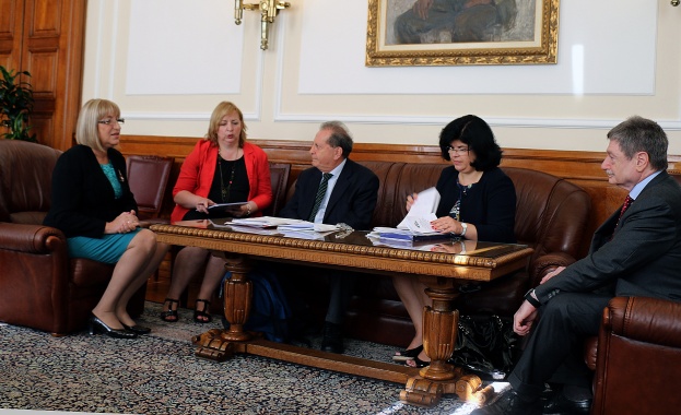 Венецианската комисия приветства разделянето на ВСС на две колегии, заявиха в Народното събрание