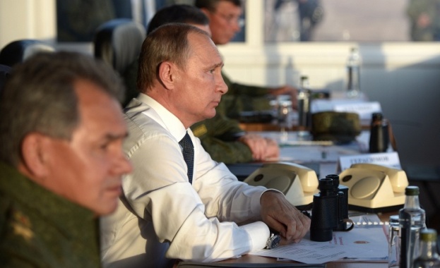 Путин: Ученията „Център-2015“ потвърдиха значителния потенциал на отбранителните предприятия Путин: Ученията „Център-2015“ потвърдиха значителния потенциал на отбранителните предприятия