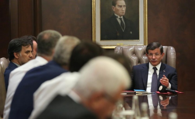 А. Давутоглу: Позицията на Турция във връзка с бежанската криза съвпада с тази на премиера Борисов