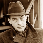 Който гледа много назад