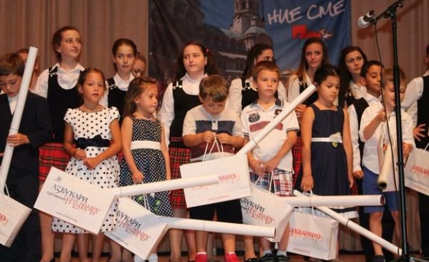 Образователната игра "Букварино" зарадва българчета в Ню Йорк