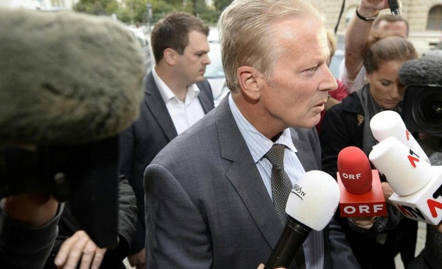 Вицеканцлерът на Австрия заплаши с оставка заради бежанците