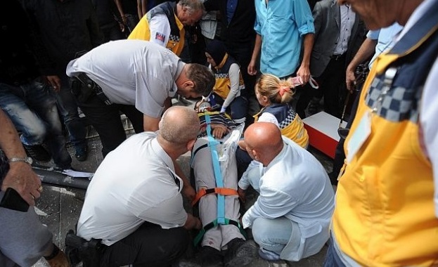 Автобус се вряза в спирка в Анкара, 12 души загинаха