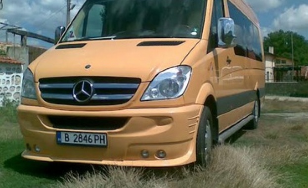 Нагли крадци отмъкнаха микробус на варненец