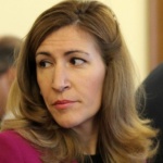 Николина Ангелкова - Министър минус 8,5%