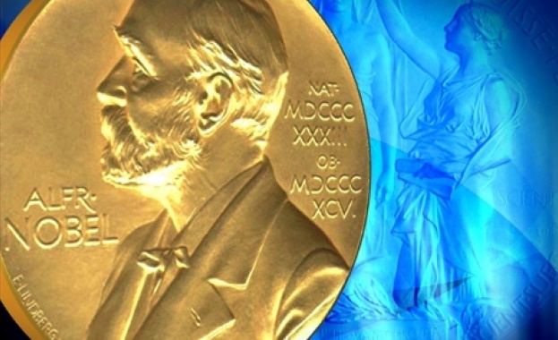 Нобеловата награда за литература носи не само престиж, а и чек за над 900 хил. евро