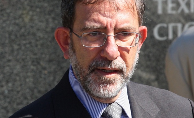 Президентът Плевнелиев назначи Мариана Карагьозова-Финкова и Филип Димитров за членове на Конституционния съд