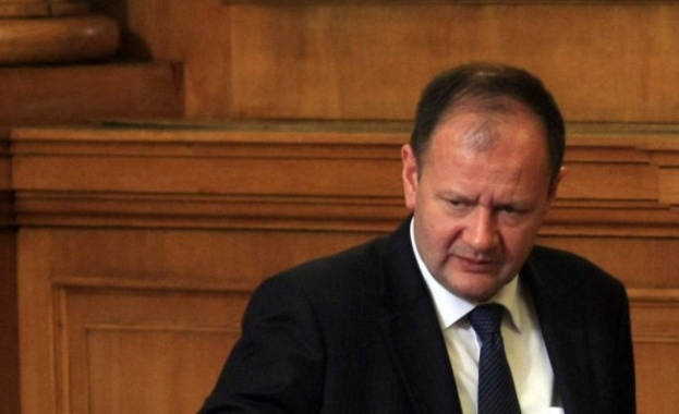 Миков и Сидеров се скараха в парламента кой първи е поискал отмяна на санкциите на ЕС срещу Русия