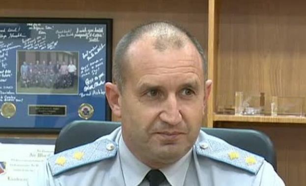 Радев представи на премиера Борисов визия за развитието на бойната авиация