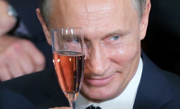 Путин отбелязва 63-тия си рожден ден на хокейната площадка