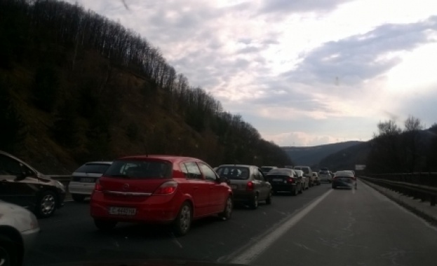 Верижна катастрофа с над 50 автомобила в тунел „Витиня“