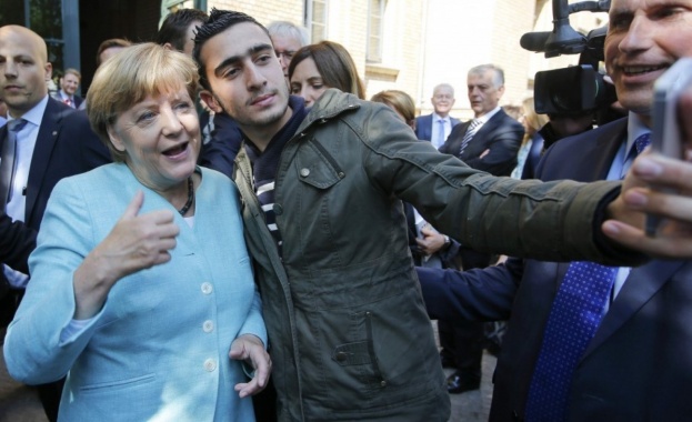 Реакции на идеята Меркел да бъде съдена заради бежанската криза