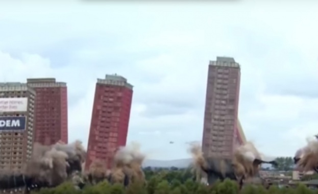 Уникален контролиран взрив срина за 7 секунди 6 небостъргача (Видео)