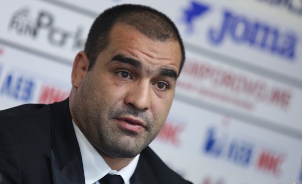 Багата защитава титлата си срещу Мемен