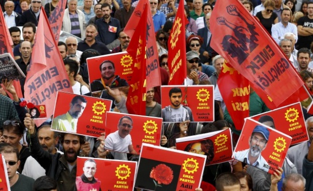 Турция почита с митинги жертвите на атентата