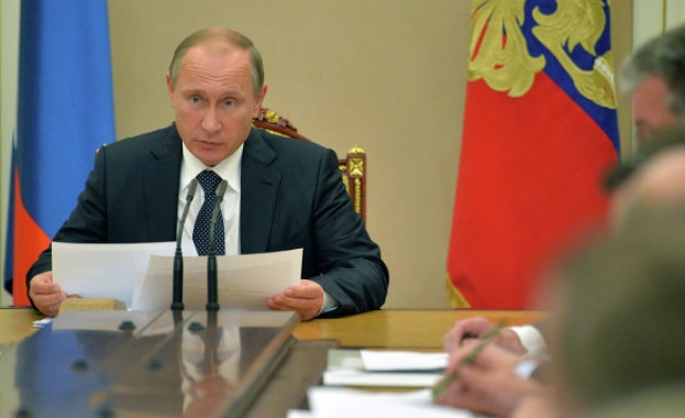 Путин: МВФ биха могли да дадат на Украйна още 3 млрд. долара, за да плати дълга си към Русия Путин: МВФ биха могли да дадат на Украйна още 3 млрд. долара, за да плати дълга си към Русия