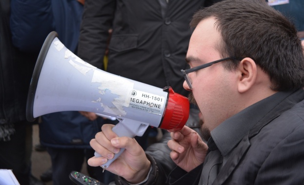 Почти полунощ е, сайтът на ЦИК го няма цял ден...