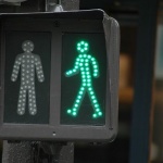 Специални светофари помагат на потребителите на смартфони да пресичат безопасно