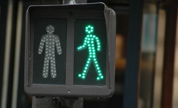 Специални светофари помагат на потребителите на смартфони да пресичат безопасно