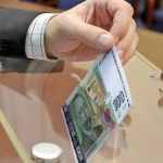 Заложниците в „Арена Армеец”, илюзиите за електронно гласуване и как се правят изборни шашми