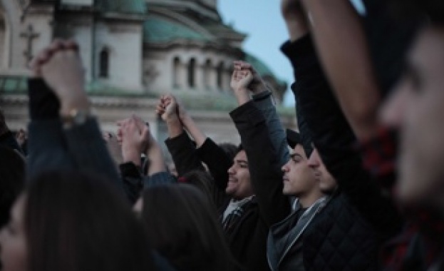 Депутатите не са над народа, те са слуги на народа