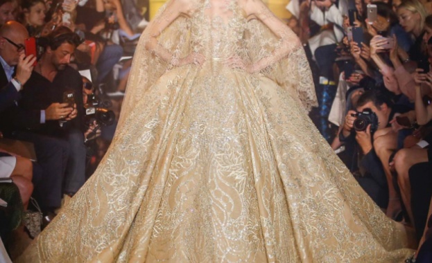 Рокля, направена за 600 часа  