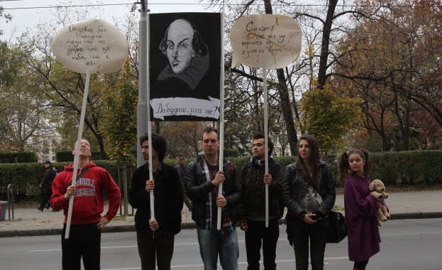 България се унищожава от образованата посредственост