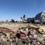 Под руините на руския самолет А321: Икона, 3 мобилни телефона и човешки останки