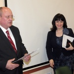 МОН: Часовете по чужд език в езиковите гимназии да се намалят наполовина