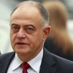 Ако някой си е позволил да бръкне в кацата с меда, то той трябва да бъде ударен през ръката