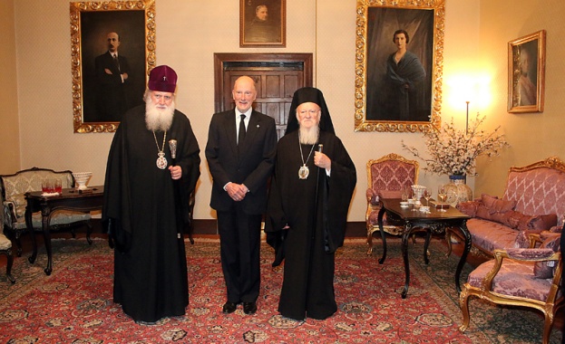 Царят вечеря с Вселенския патриарх във Врана