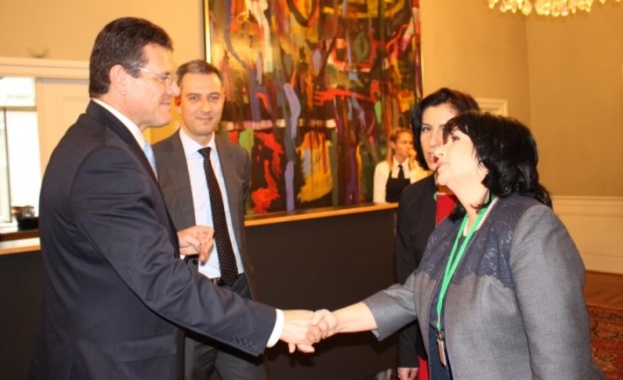 Министър Петкова информира М. Шефчович за развитието на проекта за интерконектор между Гърция и България