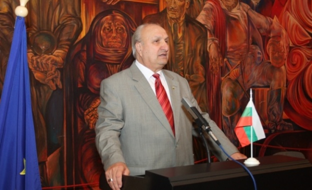 Академичният съвет на БАНИ: Г-н президент, време е да се освободите от всички безродници