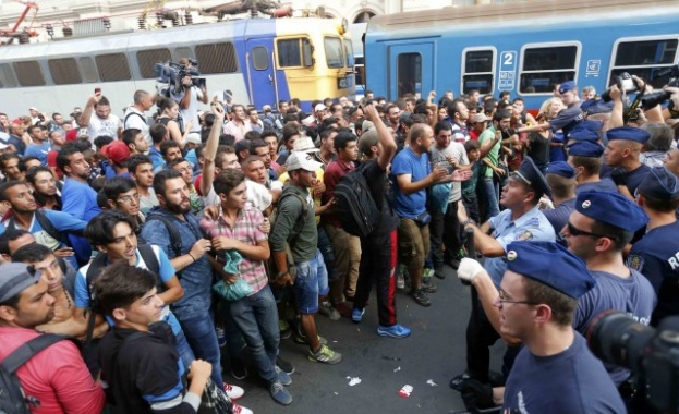 Унгария: Ще вдигнем ограда и по румънската граница, няма да приемем нито един върнат мигрант от Европа  