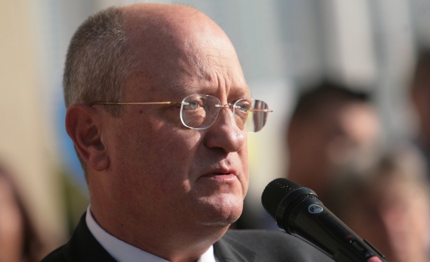 Министър Танев е отказал да подпише новите учебни планове