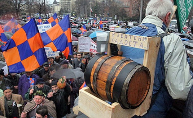 Собственици на казани за ракия готови да протестират и на жълтите павета